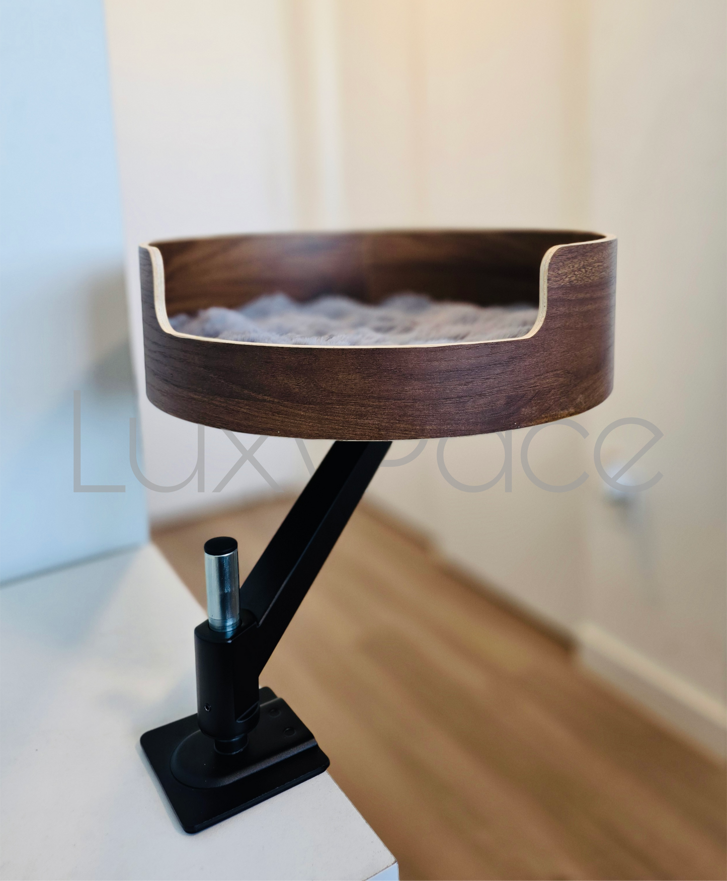 LuxyPace - Desk-Mounted Cat Bed