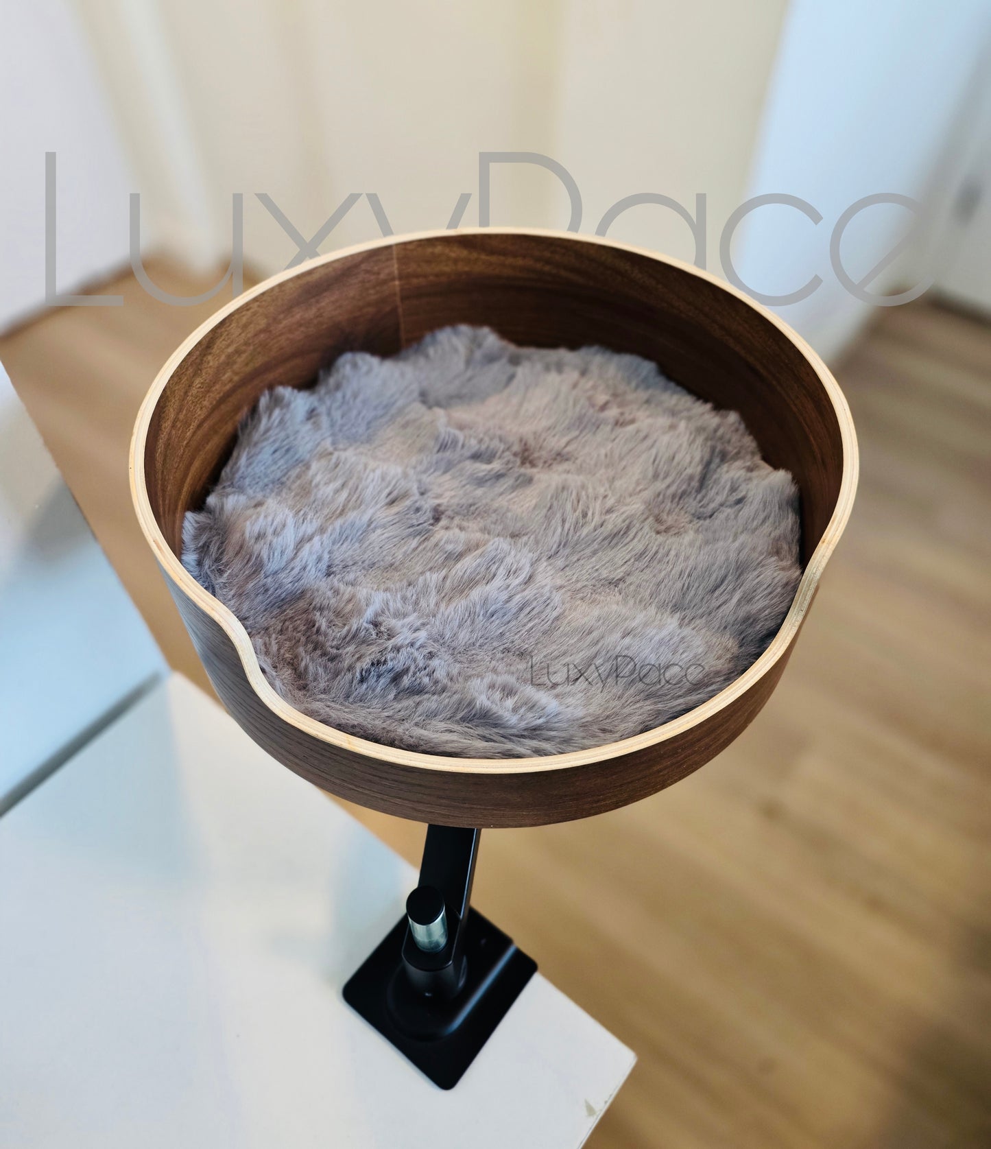 LuxyPace - Desk-Mounted Cat Bed